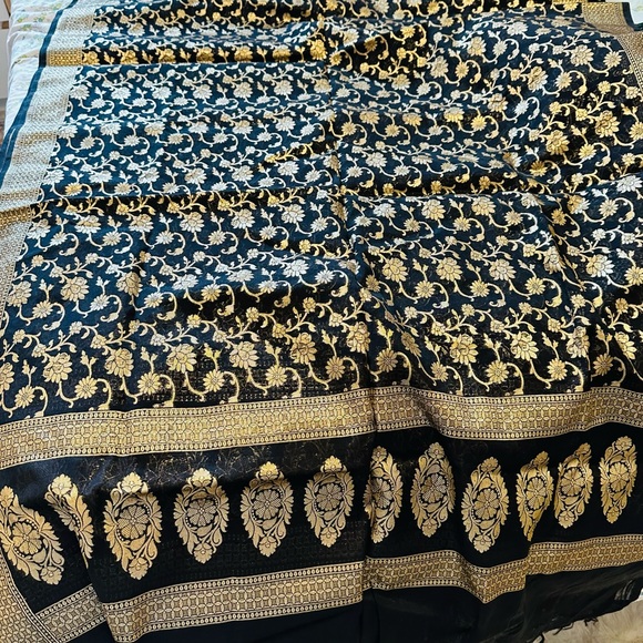 Eid outfit Banarasi dupatta Néw black and gold - Picture 4 of 5